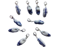10 stuks uitdeelcadeaus uitdeelsouvenirtjes delftsblauwe porseleinen klompjes met handgeschilderd molentje aan verzilverd clipje