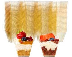 100 Mini Plastic Dessertbekers, Transparante Dessert Kopjes met Gouden Glitters, Kleine Dessertkommen voor Verjaardagen, Bruiloften en Feesten, 70ml - Stevig en Herbruikbaar