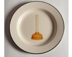 2ST Emaille borden van Seletti met ontstopper 'Toiletpaper' plate