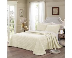 3-delige sprei: de sprei bestaat uit een dekbed van 220 x 240 cm en een kussensloop van 50 x 75 cm.