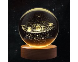 3D Kristallen Bal Zonnenstelsel - Nachtlampje - LED Glas Licht Hologram lamp met Massief Houten Basis - Nachtlamp - Cadeau idee - Verlichting - USB aansluiting - Woondecoratie-6 cm