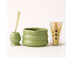 4-delige matcha thee set - lichtgroene keramische matcha kom (modern golvend design), bamboe matcha klopper (chasen), chashaku lepel & keramische klopperhouder - complete Japanse theeceremonie set