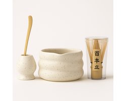 4-delige matcha thee set - wit keramische matcha kom (modern golvend design), bamboe matcha klopper (chasen), chashaku lepel & keramische klopperhouder - complete Japanse theeceremonie set