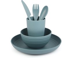 4-Delige Serviesset van Kunststof - Bord, Kom, Beker en Bestek - Onbreekbaar en Herbruikbaar Tafelgerei voor Kamperen, Picknicken en Dineren - Magnetronbestendig en Vaatwasserbestendig.