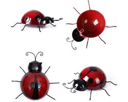 4 Stuks Lieveheersbeestje Tuindecoratie - 3D Insect Sculpturen voor Binnen en Buiten, Wanddecoratie en Balkon Versiering, Metalen Beestjes voor Tuin en Fence