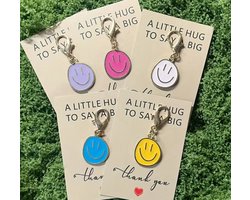 5 Gelukshangers - A little hug to say a big thank you - Geel / Blauw / Roze / Lila / Fuchsia - Bedel - Hart onder de riem - Smiley - Gezichtje - Goudlook - Geluk - Sleutelhanger - Afscheid - Trakteren - Feestje - Avondvierdaagse - DH collection