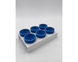 6 blauwe 3d geprinte eierdopjes in houder. Marmer look houder met 6 eierdopjes in stijl.