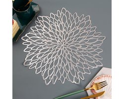 6 wasbare PVC-placemats voor eettafel, holle onderlegger, isolerende placemat, ronde bloemendecoratie (Zilver, 38 cm)