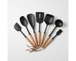 7-delige keukengereedschap set met houten handvatten en leren lussen