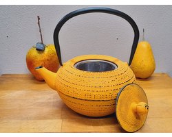 AANBIEDING,, Zeer mooie gietijzeren theepot 1.3 L in de kleur Orange van het merk Leijzer Design. inclusief een roestvast stalen thee filter en zwart emaile van binnen.