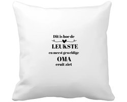 Akyol - dit is hoe de leukste en meest geweldige oma eruit ziet Kussen hoes - Oma - meest leukste oma - verjaardag - cadeautje voor oma - oma artikelen - kado - geschenk - 40 bij 40 cm