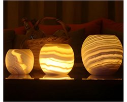 Albast Kandelaar - Egyptische Natuursteen Kaarsenhouder met Warme Amber Gloed voor Huisdecoratie