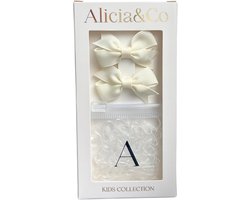 Alicia&Co – Tiny Tie & Bow Set – Cloud White - Set van 2 kleine alligator haarclips en 1 zakje met kleine transparante haarelastiekjes - cadeau - kraamcadeau - haarspelden & clips - haarelastiekjes kind - haarspeldjes kind - haarspeldjes baby