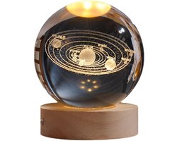 Allecto- Nachtlampje - Home Decoratie - Zonnestelsel - Planeet - Houten Basis - 3D Kristallen Bal - Geschikt voor Verlichting - Ronde Basis - Decoratie Ornament - 6cm.