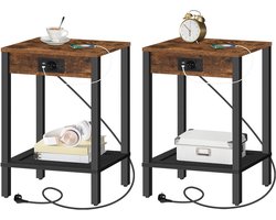 Allecto plus - Bijzettafel met 2 niveaus en laadstation - Vintage bruin en zwart - Nachtkastje voor slaapkamer en woonkamer met rotan-decoratie - 2 USB-poorten en stopcontact