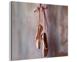 Aluminium schilderij 120x90 cm - Wanddecoratie metaal - Balletschoenen - Satijn - Aardetinten - Metalen muurdecoratie woonkamer - Decoratie industrieel - Foto op dibond - Industriële accessoires slaapkamer
