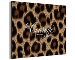 Aluminium schilderij 120x90 cm - Wanddecoratie metaal - Luipaardprint - Bruin - Courage - Sierlijk - Metalen muurdecoratie woonkamer - Decoratie industrieel - Foto op dibond - Industriële accessoires slaapkamer