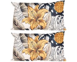 Anna's collection buitenkussen bloem - 2x - geel - 30 x 50 x 10 cm - Water en UV bestendig