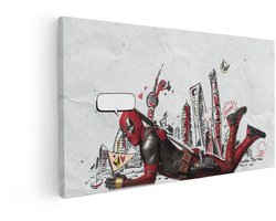 Artaza Canvas Schilderij Deadpool in een Getekende Stad met een Vlag van Wolverine en een Lege Spraakballon - 80x40 cm - Wanddecoratie Woonkamer - Schilderijen - Muurdecoratie