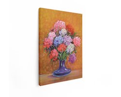 Artaza Canvas Schilderij Levendige Bloemen in een Paarse Vaas op een Houten Tafel - Olieverfschilderij - 30x40 cm - Klein - Wanddecoratie Woonkamer - Schilderijen - Muurdecoratie