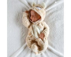 Babeside Reborn Baby Pop - 'Nathan' - 50 cm - Full body vinyl - Bruine Beer Outfit - Onesie, luier, fles, speen, rammelaar - In geschenkdoos