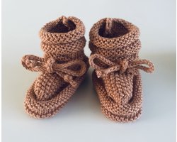 Baby - baby slofjes - baby schoentjes - sokken - sloffen kinderen - pantoffels - baby speelgoed - handgebreide slofjes -cadeau - pasen - koningsdag - koningsdag accessoires - koningsdag kleding - trendy nu - trendy
