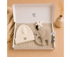 Baby Cadeau Jongen Meisje | Kraamcadeau | Babyshower Cadeau | Gender Reveal Cadeau | Geboorte Cadeau | Newborn Cadeau | Mutsje Hartje & Tutpop Olifant | Luxe Brievenbus Cadeau | Blijeitje