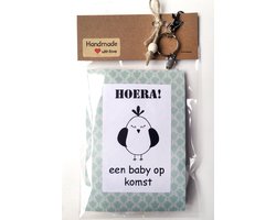 Baby kraamcadeau / luiercadeau met de tekst 'hoera een baby op komst', zwanger, zwangerschap, geboorte jongen of meisje, luierkado, babyshower