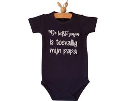 Baby Rompertje jongen De liefste papa is toevallig mijn papa | korte mouw | blauw | maat 86/92 | eerste vaderdag cadeau tekst baby kind cadeautje liefste lief beste held superman leukste mijn is de allerbeste best allerliefste