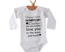 Baby Rompertje tekst papa eerste Vaderdag cadeau van mama | Happy first father’s Day daddy me and mommy love you to the moon and back | lange mouwen | wit zwart | maat 74-80 | mooiste cadeautje kind liefste lief leukste mijn is de allerbeste best