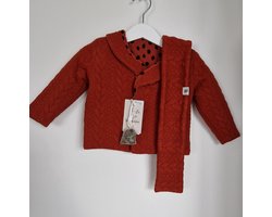 Baby vest/jasje - jongens vestje met sjaal - winter - maat 62/68 - Rood/Bruin - ( handgemaakt Sweet Baby Bedstraw )