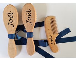 Babykam gepseronaliseerde set met extra zachte borstel- jongen- borstel bamboe Baby Borstel - Baby Verzorginsset - Baby Kam - Baby Setje - Baby Manicureset - Baby borstel en kam - Houten Baby Kam- kraamcadeau