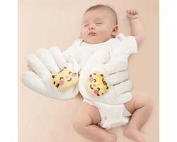 Babykussen Geschikt voor cassiazaadjes ter vermindering van schrikreacties en ter kalmering van grote handjes.