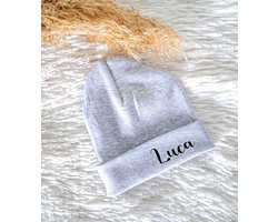 Babymutsje met naam | Grijs | van LTM baby | Newborn | Baby | Gepersonaliseerd | Zwanger | Kraamcadeau