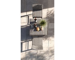 Barset met 2 Barkrukken 100 x 55 x 105 cm – Luxe Polyrattan Bartafel Set met Opbergruimte, Tuinbar, Balkonbar, Hoge Eettafel, Weerbestendig Rattan Barmeubel voor Tuin, Terras en Keuken – Bellagio Outdoor Barset – Mobili Bella