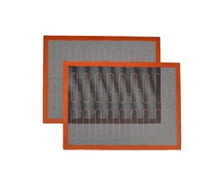 Basics 2-pack rechthoekige geperforeerde siliconen bakmatten, 40 x 30 cm, antiaanbaklaag voor brood, gebak en koekjes, gemakkelijk schoon te maken, herbruikbaar, zwart/rood/wit
