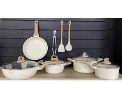 Bavary Pannenset ® - Forged Pannenset - 14 delig - Met glazen deksels - Alle warmtebronnen - Antiaanbaklaag - PFAS-vrij - Marmeren coating - Inductie - Met kookgerei en onderzetters - Beige