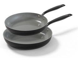 BE Living 2-delige Koekenpannenset - Ø 24 & 28 cm - Bakpan - Keramisch - PFAS vrij - Inductie Pannenset - Zwart - Essential Series