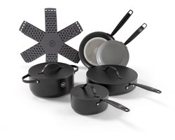 BE Living 5-delige Pannenset - Koekenpannen + Hapjespan + Braadpan + Steelpan + Panbeschermers - Met Deksel - Keramisch - PFAS Vrij Anti Aanbak - Inductie - Zwart - Essential Series