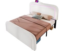 Bed - Tweepersoonsbedden - Tweepersoonsbed - Twijfelaar - met Bedrek - Voor Slaapkamer - USB-C Oplaadfunctie, LED-verlichting & Inclusief Matras - Bekleding in Witte Sherpa-stof - 140x200 cm