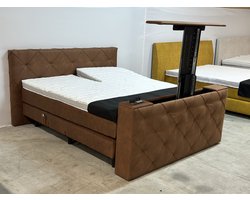 BedNL - Boxspring - 180x200 - Cognac - Rotterdam - Elektrische verstelbaar Met voetbord Tv lift