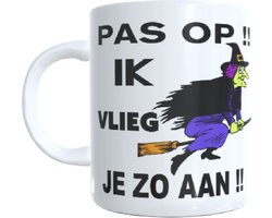 Bedrukte koffie beker - pas op ik vlieg - humor - thee mok grappig - heks