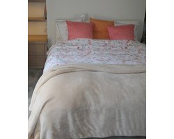 Bedsprei / plaid Kopenhagen | 220 x 240 cm | microfibre grand luxe & imitatieschaap | kleur: creme