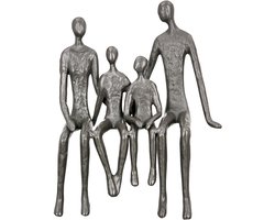 Beeld familie - Ouders en kinderen figuur - Grijs - decoratief beeld - Sculptuur zittende familie - metalen beeld met structuur - hoogte 23 cm