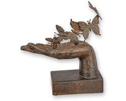 Beeldje van een hand met vlinders van resin – Gedetailleerde decoratie van hars voor in huis – Sierlijk kunstobject – Vlinderbeeld handdecoratie