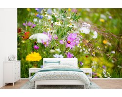 Behang - Fotobehang Bloemen - Natuur - Groen - Gras - Paars - Wit - Breedte 360 cm x hoogte 240 cm