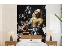 Behang - Fotobehang Melkmeisje - Johannes Vermeer - Bloemen - Blauw - Breedte 155 cm x hoogte 240 cm