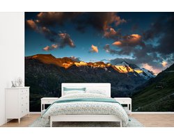 Behang - Fotobehang Oostenrijk - Licht - Berg - Breedte 525 cm x hoogte 350 cm