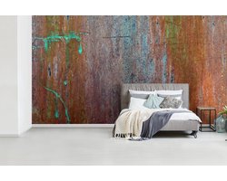 Behang - Fotobehang Plaat met koperen structuur uit een werkplaats - Breedte 500 cm x hoogte 280 cm