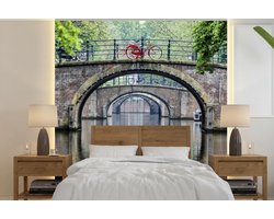 Behang - Fotobehang Rode fietsen op de grachten van Amsterdam - Breedte 220 cm x hoogte 220 cm
